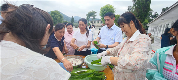 2023-6-21  貴州陽(yáng)光產(chǎn)權(quán)交易所開展我們的節(jié)日·端午節(jié)主題實(shí)踐活動(dòng)暨鄉(xiāng)村振興調(diào)研活動(dòng)7.jpg