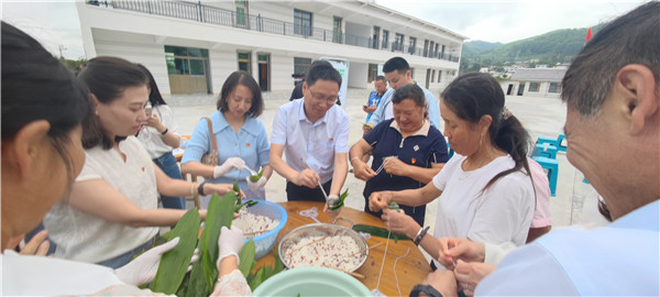 2023-6-21  貴州陽(yáng)光產(chǎn)權(quán)交易所開展我們的節(jié)日·端午節(jié)主題實(shí)踐活動(dòng)暨鄉(xiāng)村振興調(diào)研活動(dòng)8.jpg