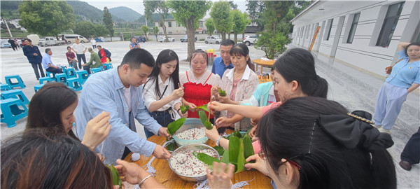 2023-6-21  貴州陽(yáng)光產(chǎn)權(quán)交易所開展我們的節(jié)日·端午節(jié)主題實(shí)踐活動(dòng)暨鄉(xiāng)村振興調(diào)研活動(dòng)10.jpg