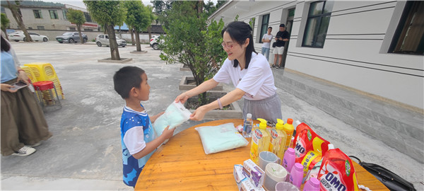 2023-6-21  貴州陽(yáng)光產(chǎn)權(quán)交易所開展我們的節(jié)日·端午節(jié)主題實(shí)踐活動(dòng)暨鄉(xiāng)村振興調(diào)研活動(dòng)11.jpg