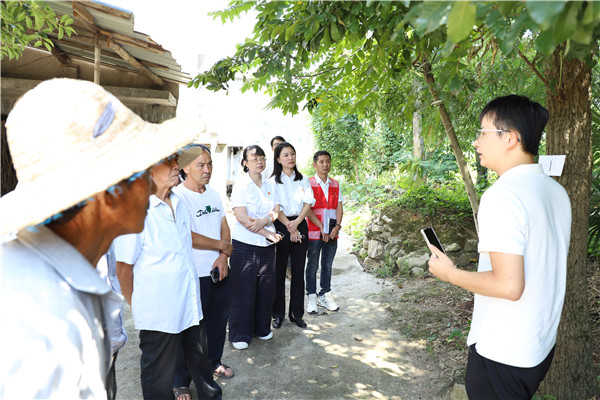 2023-8-31 貴州環(huán)交所黨支部、壩上村黨支部、貴陽產(chǎn)控集團金融務(wù)鏈上企業(yè)黨支部聯(lián)合開展主題黨日活動3.jpg
