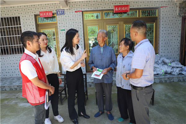 2023-8-31 貴州環(huán)交所黨支部、壩上村黨支部、貴陽產(chǎn)控集團金融務(wù)鏈上企業(yè)黨支部聯(lián)合開展主題黨日活動6.jpg