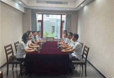 下沉基層深化業(yè)務  緊抓廉潔安全教育——貴州陽光產權交易所領導到銅仁分所開展調研工作