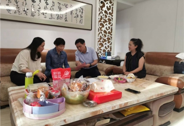 深化家企“廉”動  弘揚廉潔清風——貴州陽光產(chǎn)權(quán)交易所黨委節(jié)前開展廉政家訪