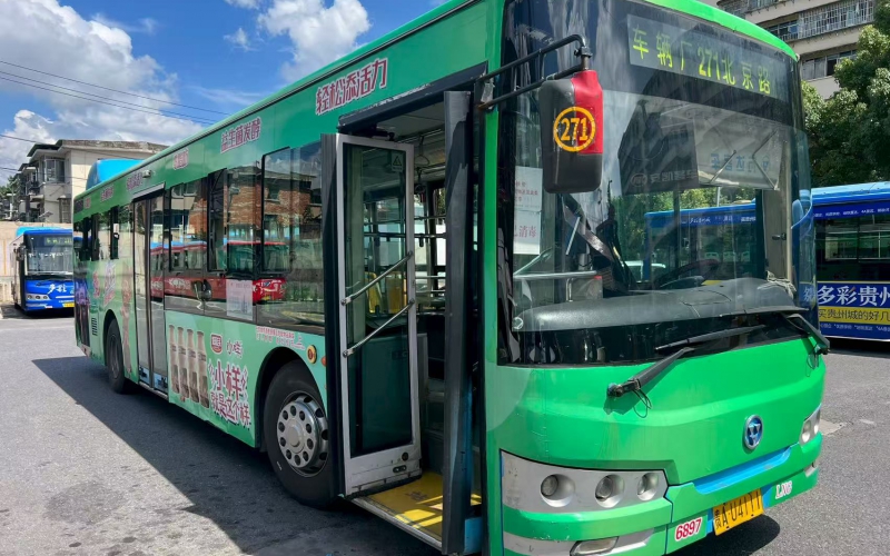 貴陽(yáng)黔爽暢行運(yùn)輸有限公司10臺(tái)報(bào)廢機(jī)動(dòng)車處置