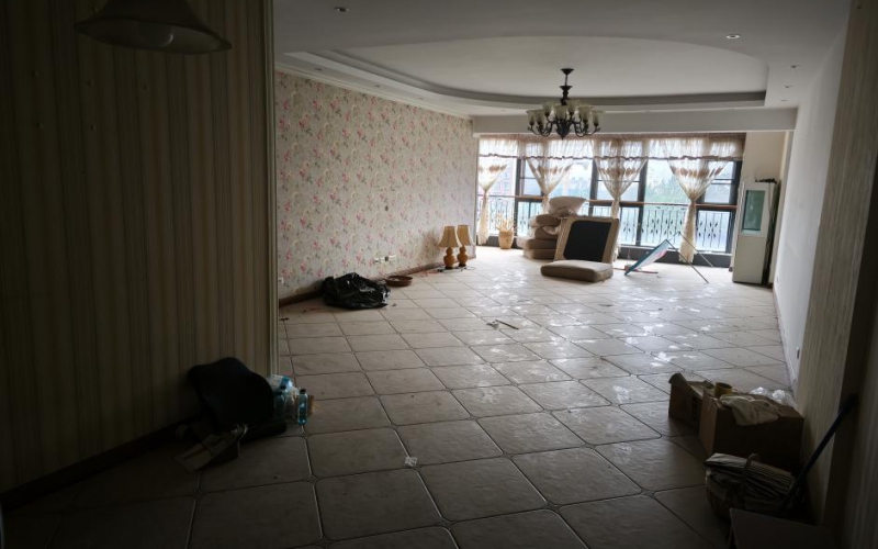 （降價）楓林小區(qū)1號樓1單元18層1號轉(zhuǎn)讓（持有方：貴州省機(jī)關(guān)事務(wù)管理局國有資產(chǎn)管理服務(wù)中心）